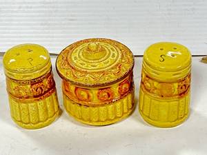 lot 62 image: Antique Japanese Salt & Pepper Shaker plus Sugar Dish