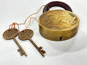 lot 78 image: Heavy Brass Ford Lock with 2 Working Keys