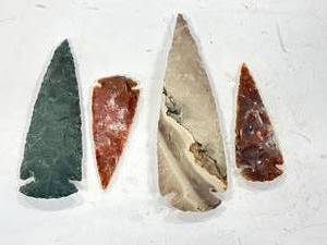 lot 88 image: Lot of 4 Arrowheads