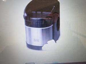 BLACKDECKER 26-Lb. Capacity Ice Ma...