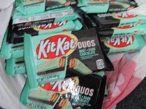 12- 1.5 oz Kit Kat Duos Bars...