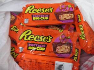 12- 2.6 oz Reeses Pretzels Big Cup...