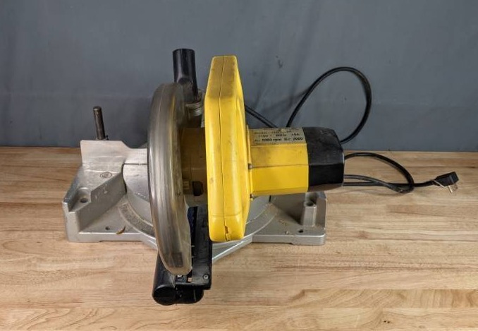 lot 61A image: 10 Miter Saw N