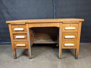 lot 198 image: Large Vintage Wooden Typewriter Desk X