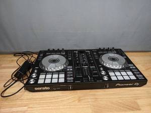 lot 13A image: Serato Pioneer DJ DDJ-SR2 and Sennheiser Studio Headphones F
