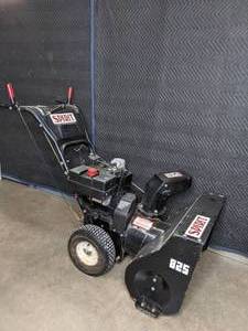 lot 14A image: Spirit 825 Snowblower F