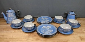 lot 150 image: Vintage 20-Piece Set of Blue and White Hand-Painted Japanese Dishes  M