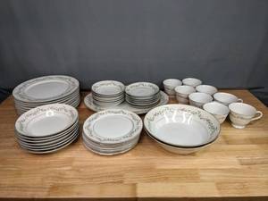lot 161 image: 47-Piece Brentwood Fine China with Five Zip-Up Dish Covers  M