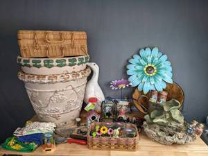 lot 255 image: Foam Planters, Garden Dcor, Solar Dancing Figures, Garden Tools, SprayersNozzles, Garden Gloves, Thermometer and More M