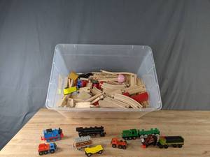 lot 225 image: Wood Train Train Track Toy Set M