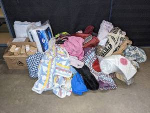 lot 282 image: Miscellaneous Assortment of Linens, Small Rugs, Pillows, and more M