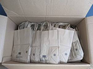 lot 325 image: Box of Natural Kraft Paper Shopping Bags with Twisted Paper Handles M