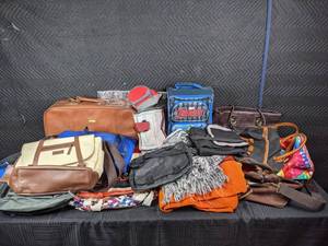 lot 295 image: A Collection of Various Sized Bags and Blankets  M