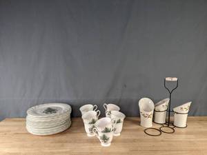 lot 286 image: Nikko Happy Holidays Set with Cups, Plates, and Slanted Containers with a Metal Holder  M