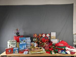 lot 289 image: Christmas Items Including Stockings, Hats, Photo Frames, Socks, Various Sized Boxes and More  M