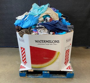 lot 25 image: Resellers Lot 40 Wide Overflowing Box of Womens Clothing New & Pre-Owned Z