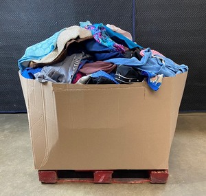 lot 21 image: Resellers Gem 48 Wide Overflowing Box of Womens Clothing New & Pre-Owned Z