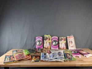 lot 91 image: An Assortment of Womens Pantyhose and Bras  Z