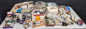 lot 10 image: Beautiful Assortment of Costume Jewelry Bracelets, Bangles, Earrings, Clip-On Earrings, Necklaces, Pendants, Pins and More Z