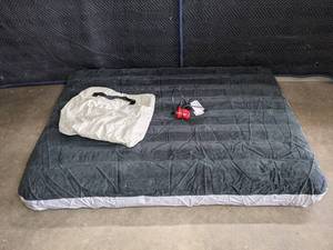 lot 88 image: Intex Air Mattress with Pump  M