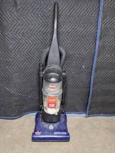 lot 86 image: Bissell Powerforce Helix Vacuum  M