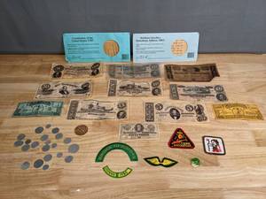 lot 41 image: Collection of Souvenir Replica Reproduction Money, Historical Documents Co. Abraham Lincolns Gettysburg Address 1787 and Constitution of The United States 1787 and More M