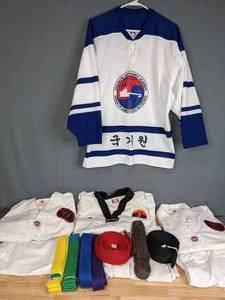 lot 82 image: Taekwondo Uniforms, Belts and Kukkiwon Taekwondo Academy Shirt Size Adult M  E