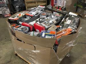 Gaylord of assorted Door Knobs and locks various models and condition Customer Returns See Terms on Auction