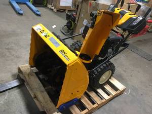 Cub Cadet 2X 30 MAX Two-Stage Snow Blower in good condition customer return see pictures