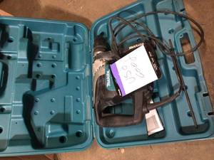 Makita10 Amp 1-916 in. Corded SDS-MAX ConcreteMasonry Rotary Hammer Drill with Side Handle and Hard Case