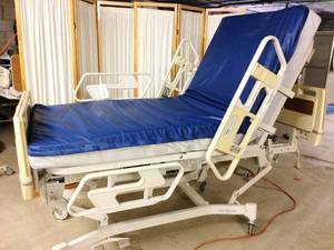 WOW MSRP $14,000 HILL ROM ADVANCE SERIES HI LOW ELECTRIC ADJUSTABLE HOSPITAL BED WCHAIR POSITION INCLUDES HIGH QUALITY MATTRESS WHICH PREVENTS PRESSURE SORES GREAT WORKING CONDITION NO RESERVE LAST ONE