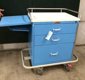 MSRP $2000 HARLOFF 3 DRAWER TREATMENT PROCEDURE CRASH CART WSIDE TABLE -KEEP YOUR VALUABLES OR MEDICAL PHARMACEUTICALS SAFE -METAL PANEL TO LOCK IT UP WPADLOCK - EXCELLENT CONDITION WE RARELY GET THESE ANYMORE