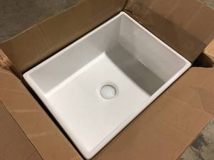 lot 15 image: Sinkology Bradstreet II Farmhouse Apron-Front Fireclay 24 in. Single Bowl Kitchen Sink in Crisp White