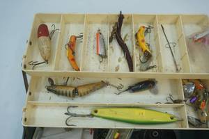 lot 20 image: fishing tackle