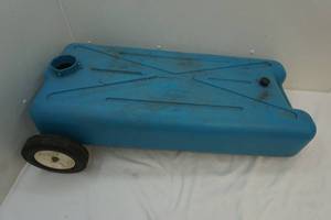 lot 34 image: tote a long water tank