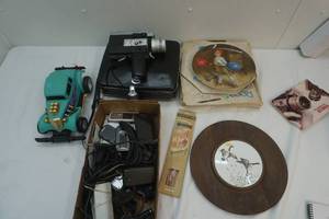 lot 36 image: canon auto zoom movie camera