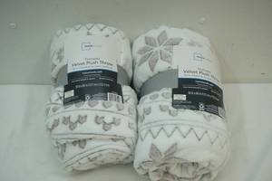 lot 68 image: velvet plush throw