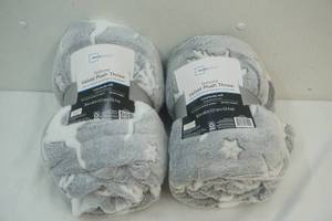 lot 70 image: velvet plush throw