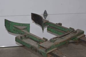 lot 9 image: Valley Craft Auto Grip Fork Mounted Steel Drum Grabber Forklift Attachment