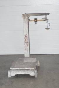lot 5 image: Beam Scale with some weights
