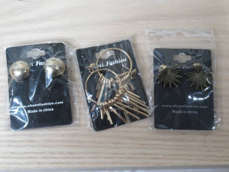 lot 24 image: Chuns Fashion Earrings, Set of 10