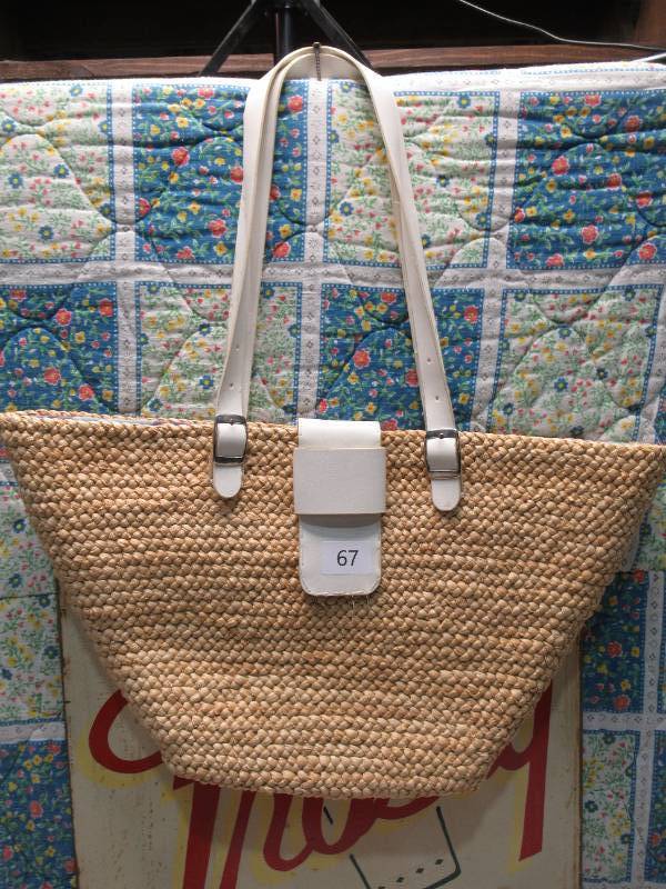 lot 67 image: Woven Purse