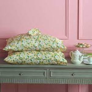 lot 44 image: Lady Pepperell Robe, Sleep Mask & 2-Piece Pillowcase Gift Set, Yellow Daisy