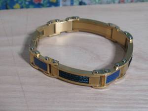 lot 5 image: Invicta Jewlery SS Bracelet wCable Inlay and Black Carbon Fiber Link GoldtoneBlue