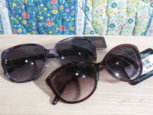 lot 62 image: Womens Sunglasses