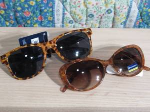 lot 64 image: Womens Sunglasses
