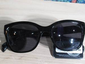 lot 103 image: Womens Foster Grant Sunglasses