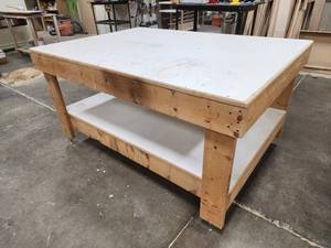 lot 12 image: Woodworking Work BenchStation