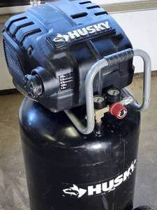 lot 110 image: Husky 20 Gallon 150 PSI Air Compressor