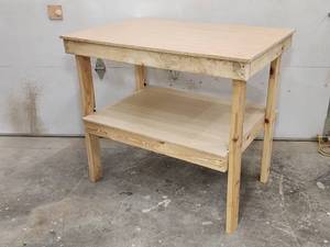 lot 19 image: Woodworking Work BenchStation